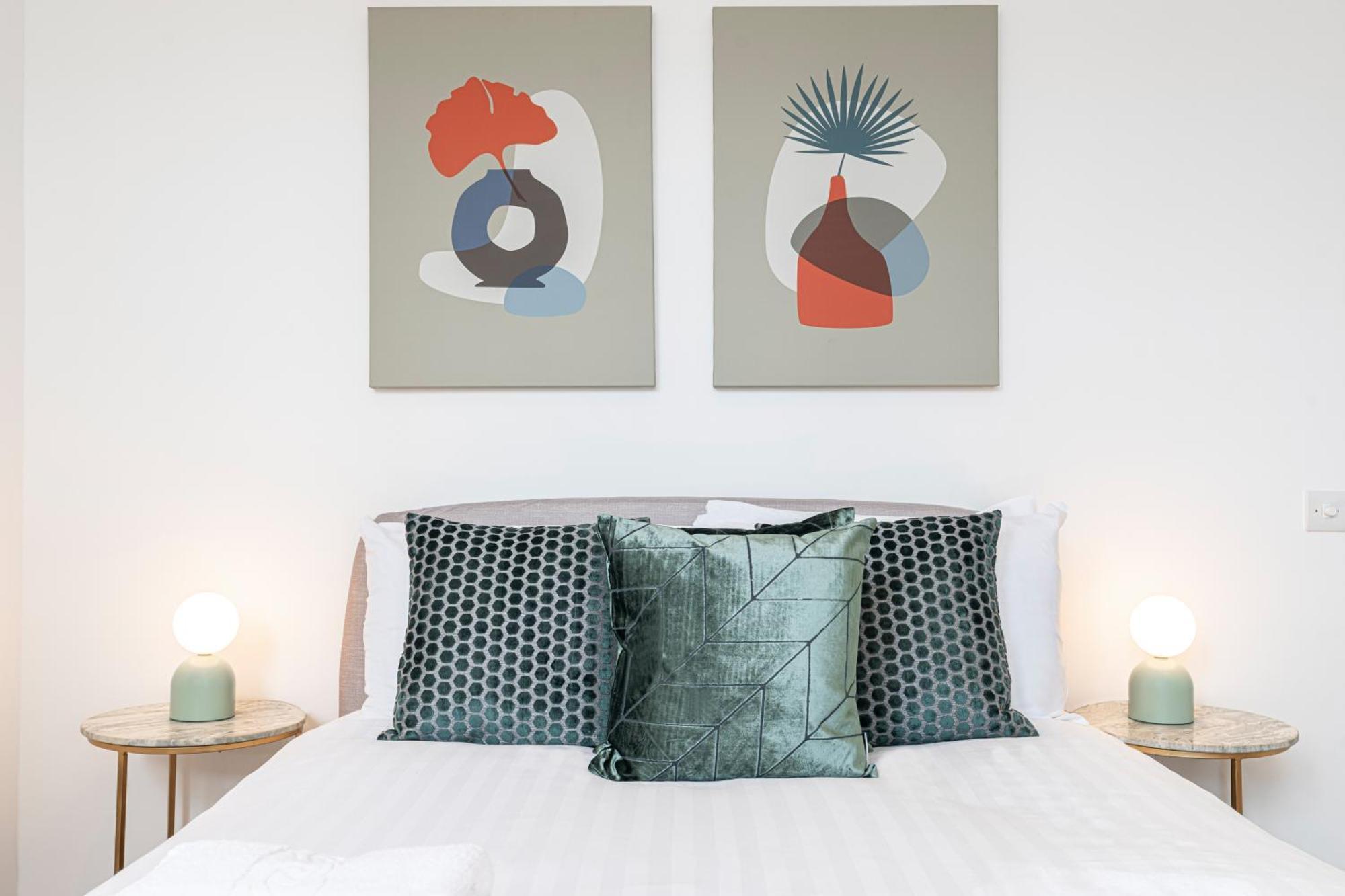 Stylish 1 Bed Flats In Soho, Next To Piccadilly Circus And Trafalgar Square