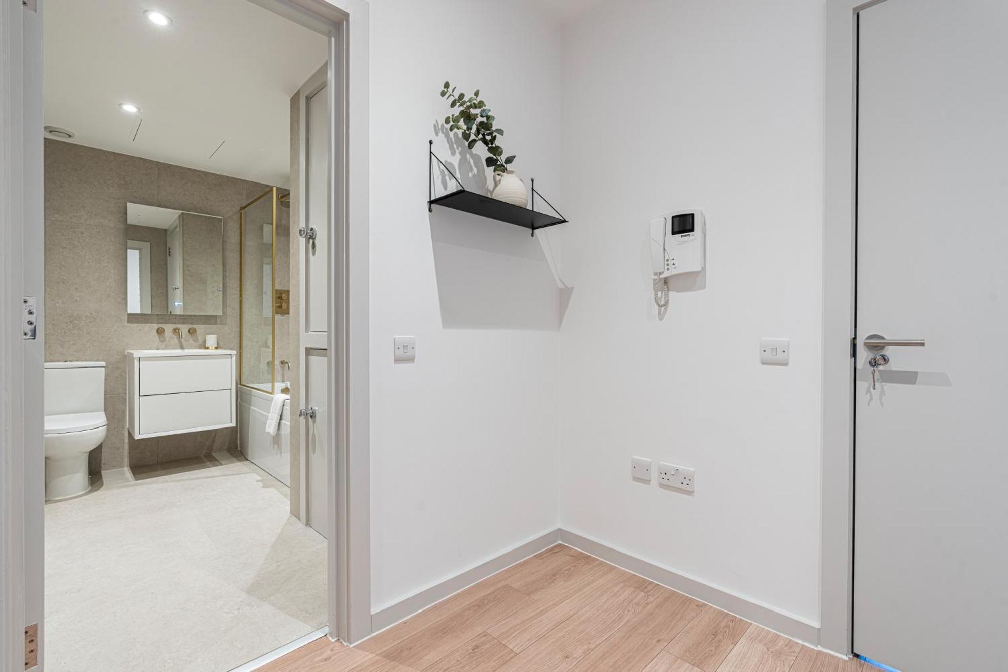 Stylish 1 Bed Flats In Soho, Next To Piccadilly Circus And Trafalgar Square Londen