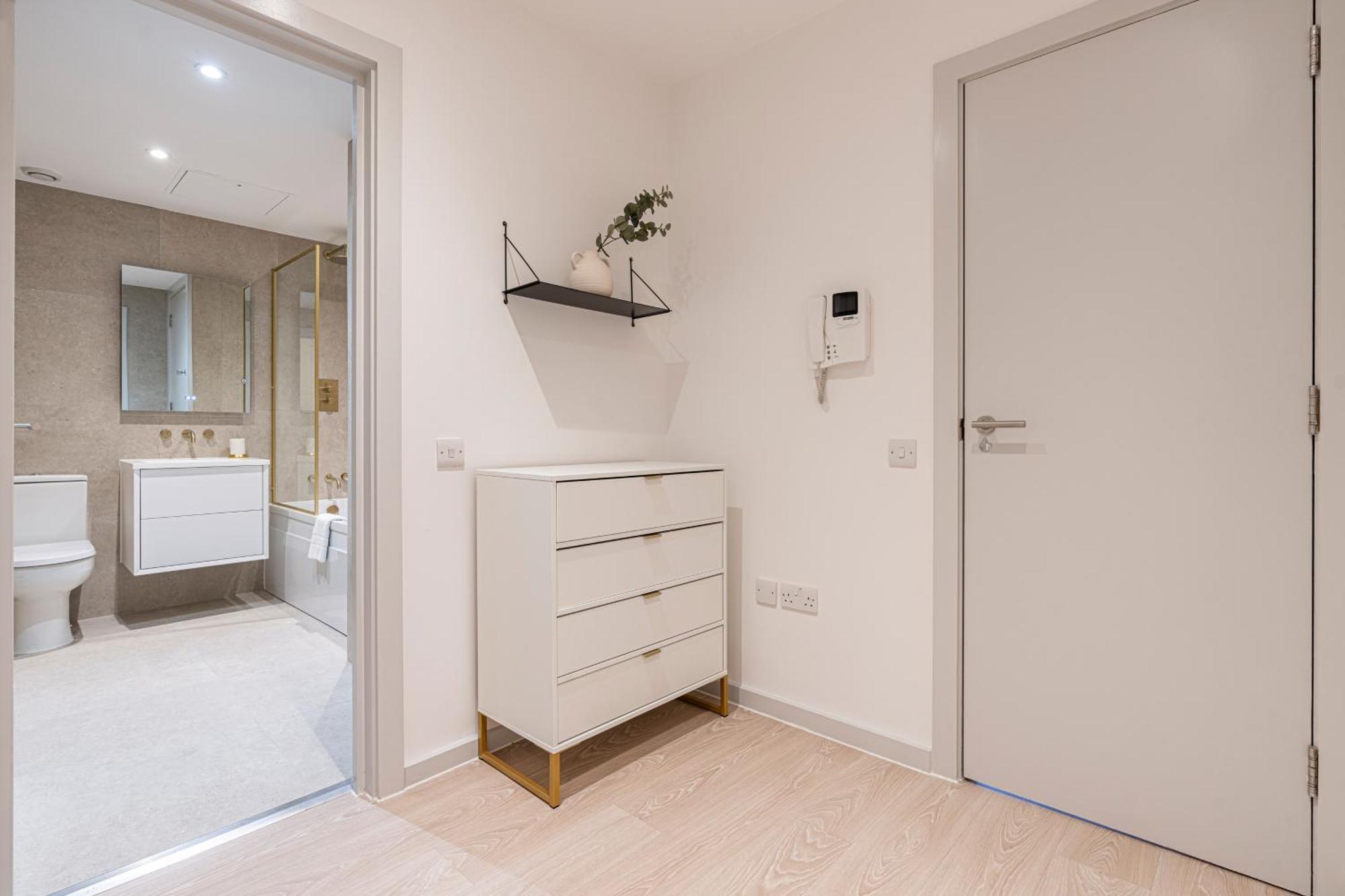 Stylish 1 Bed Flats In Soho, Next To Piccadilly Circus And Trafalgar Square Londen