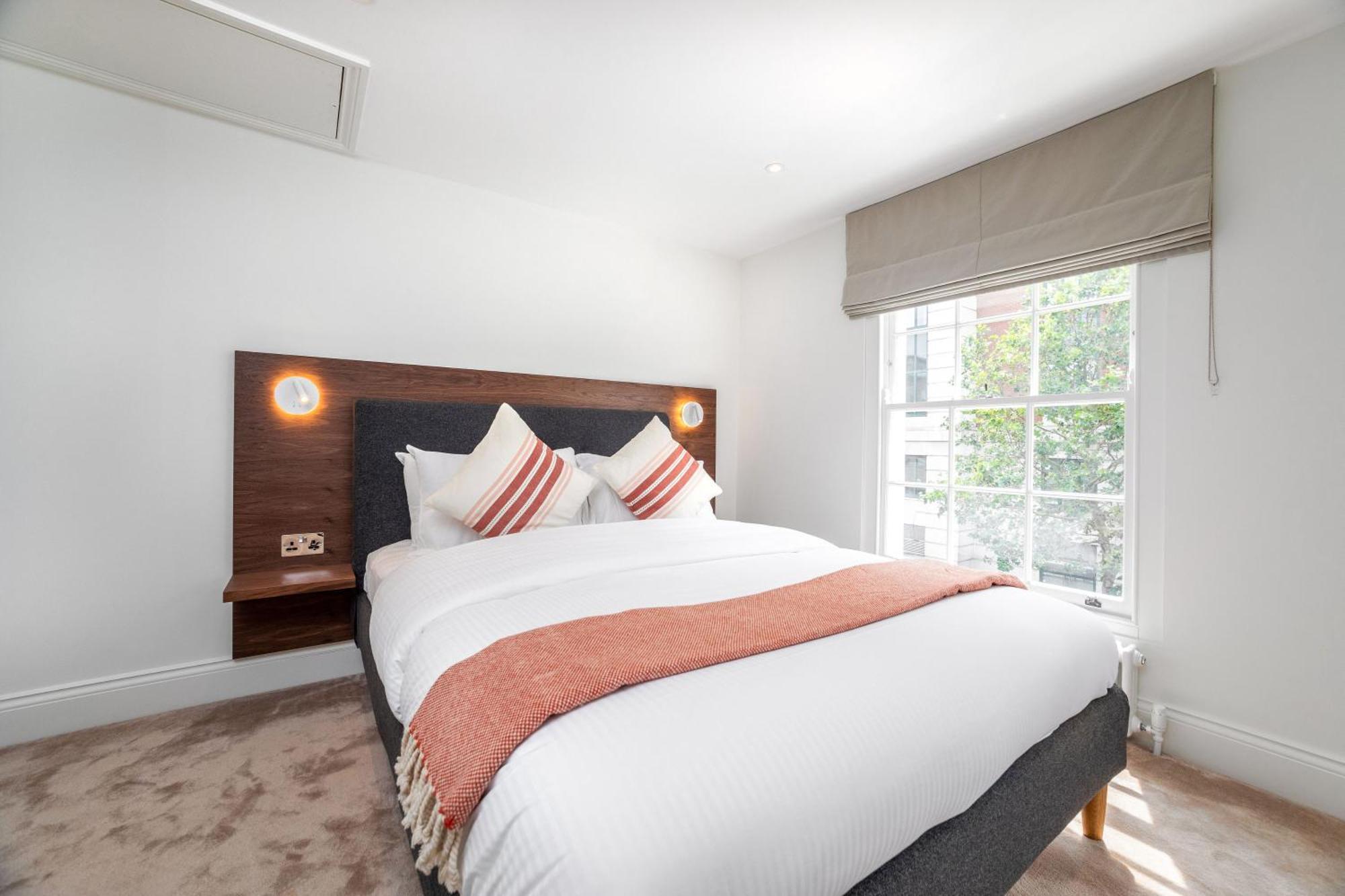 3 Bedroom Flat With Terrace In Londen