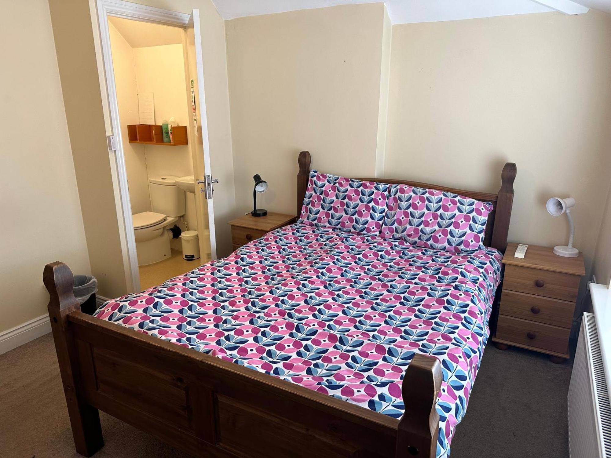 287 Green Lanes Guest house London