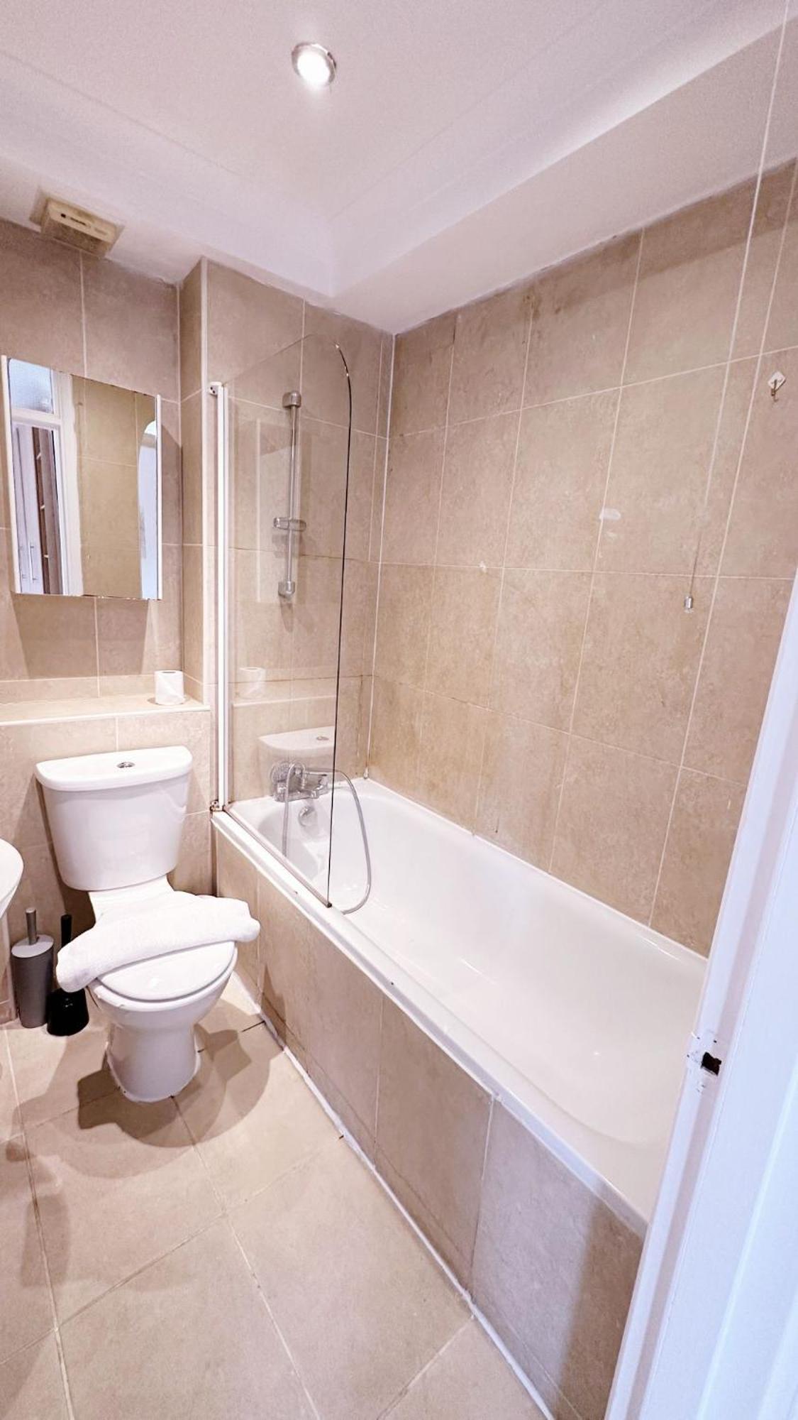 Kings Road Retreat - Affordable Serviced In Chelsea Apartment