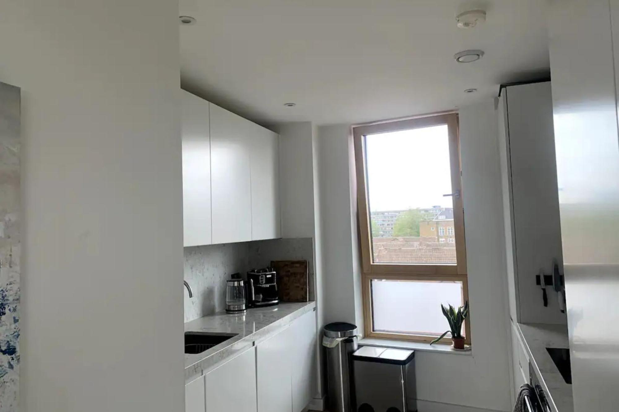 Stylish 2bd Flat With Private Balcony - Battersea Appartement