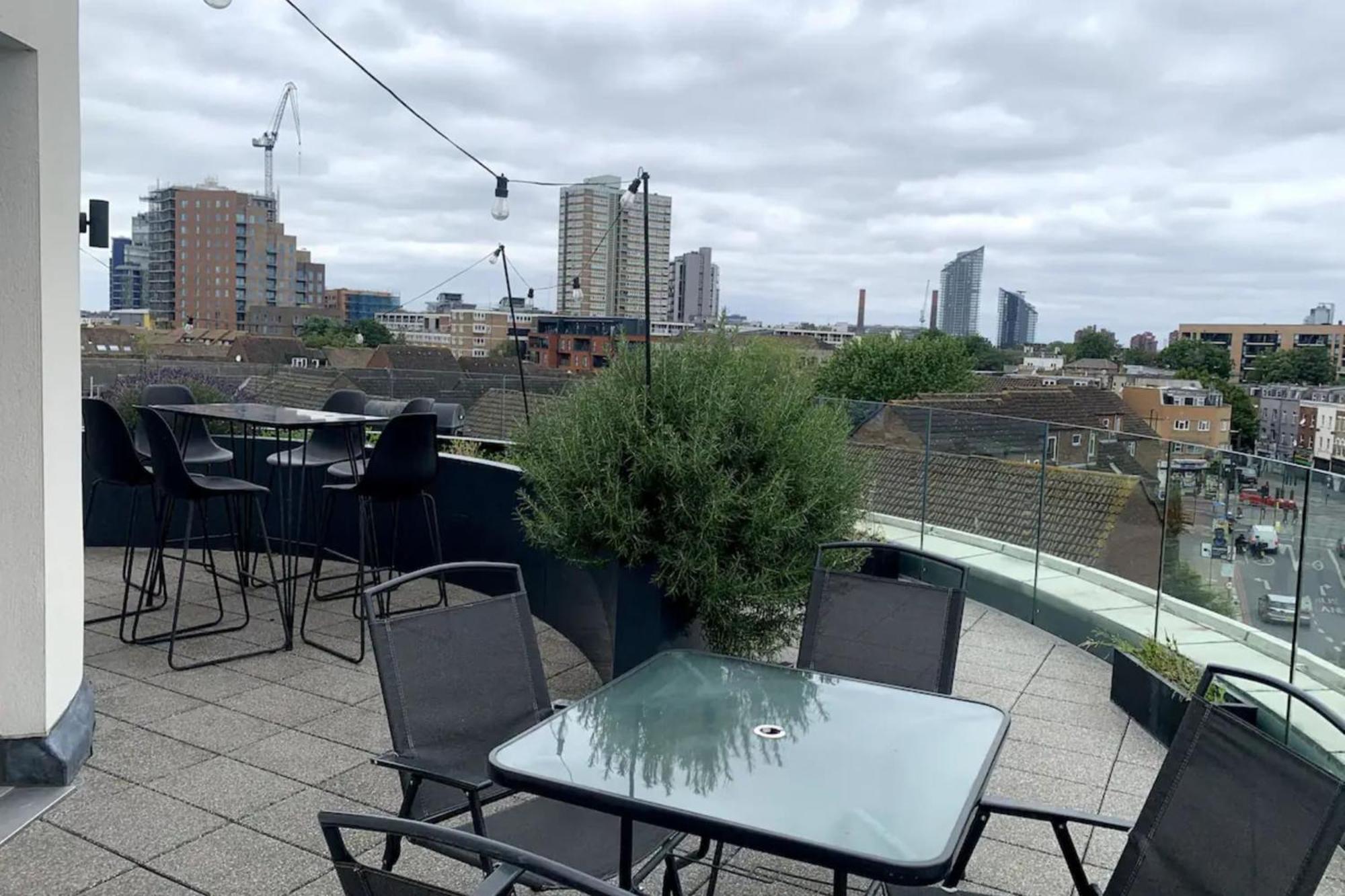 Stylish 2bd Flat With Private Balcony - Battersea Apartment London