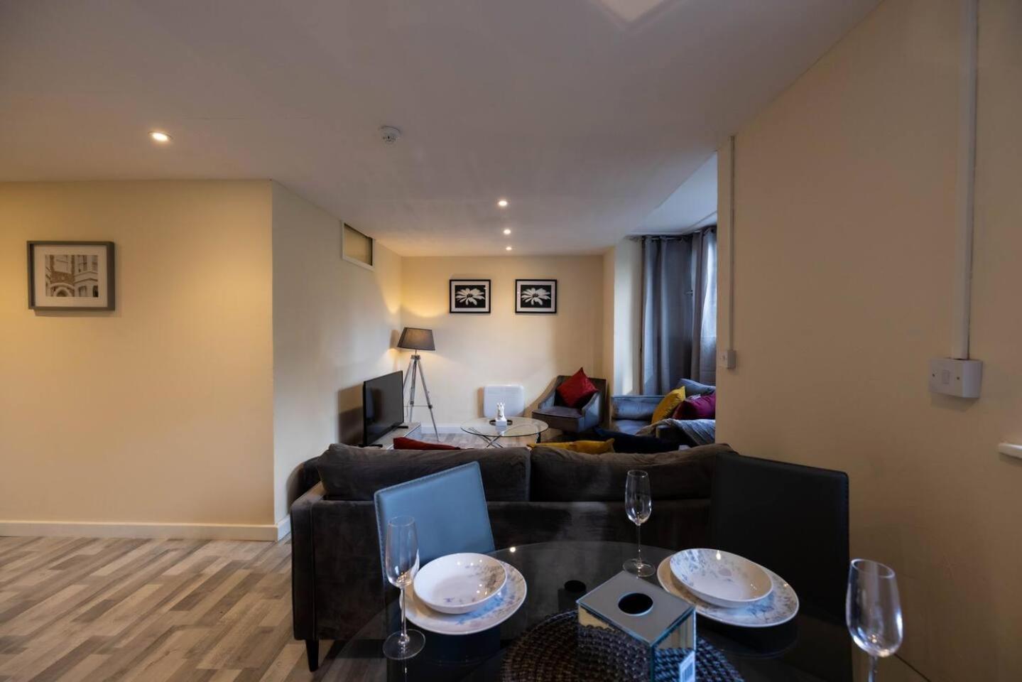 3 Bedroomflat-free Parking-wifi-parking-8people Londra