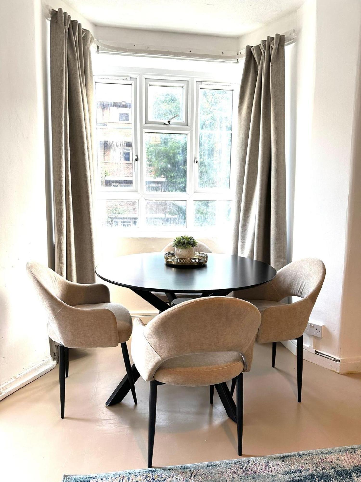 Charming 2-bed Flat With Balcony Close To White Westfield Apartment *