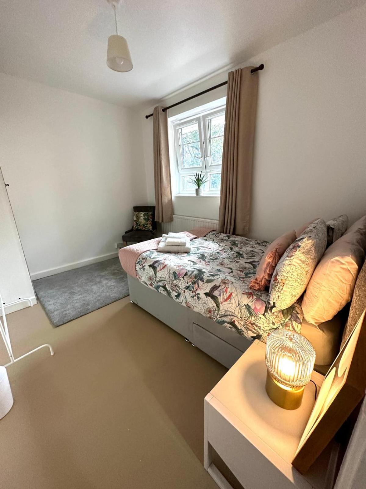 Charming 2-bed Flat With Balcony Close To White Westfield * Londen