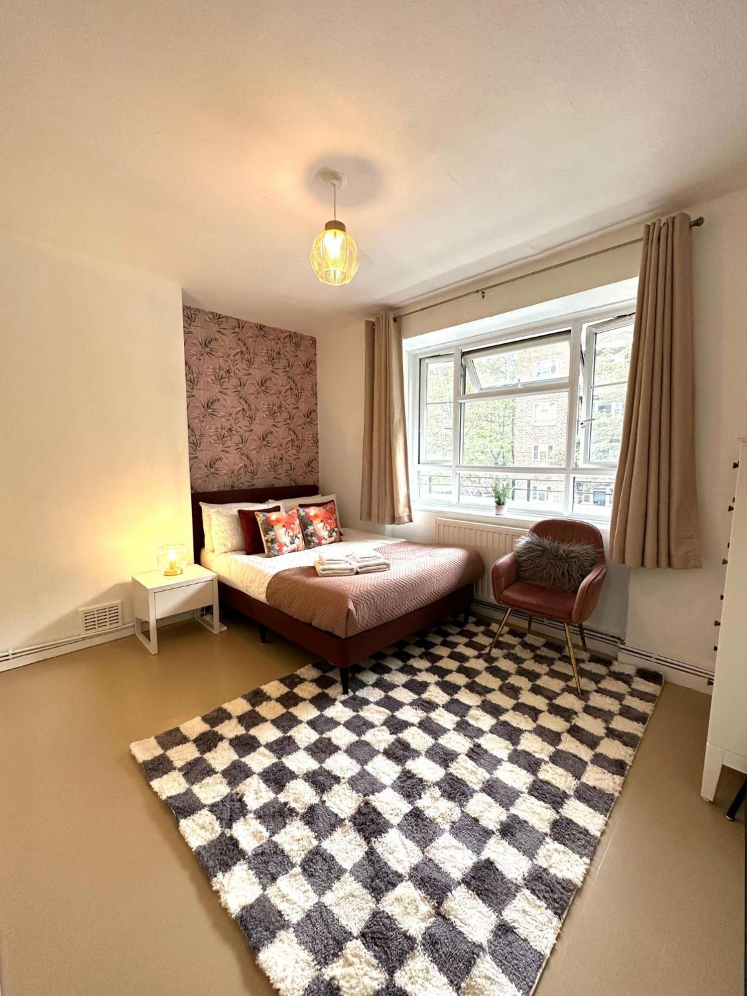 Appartement Charming 2-bed Flat With Balcony Close To White Westfield Londen