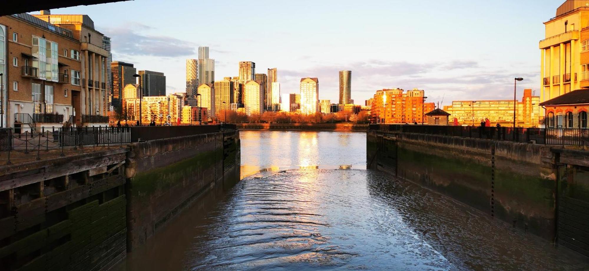 Appartement Riverside 3br With Easy Transport 20mins To Centre Londen