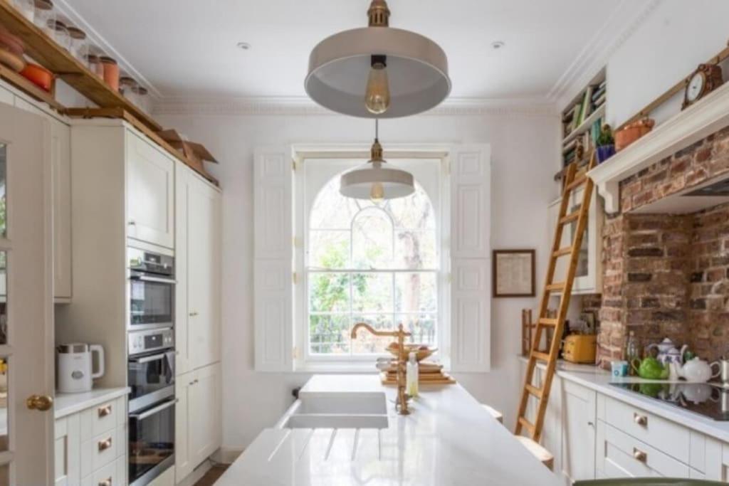 Gorgeous Grade Ii Listed Georgian House - Leafy Square Views - Holiday home London