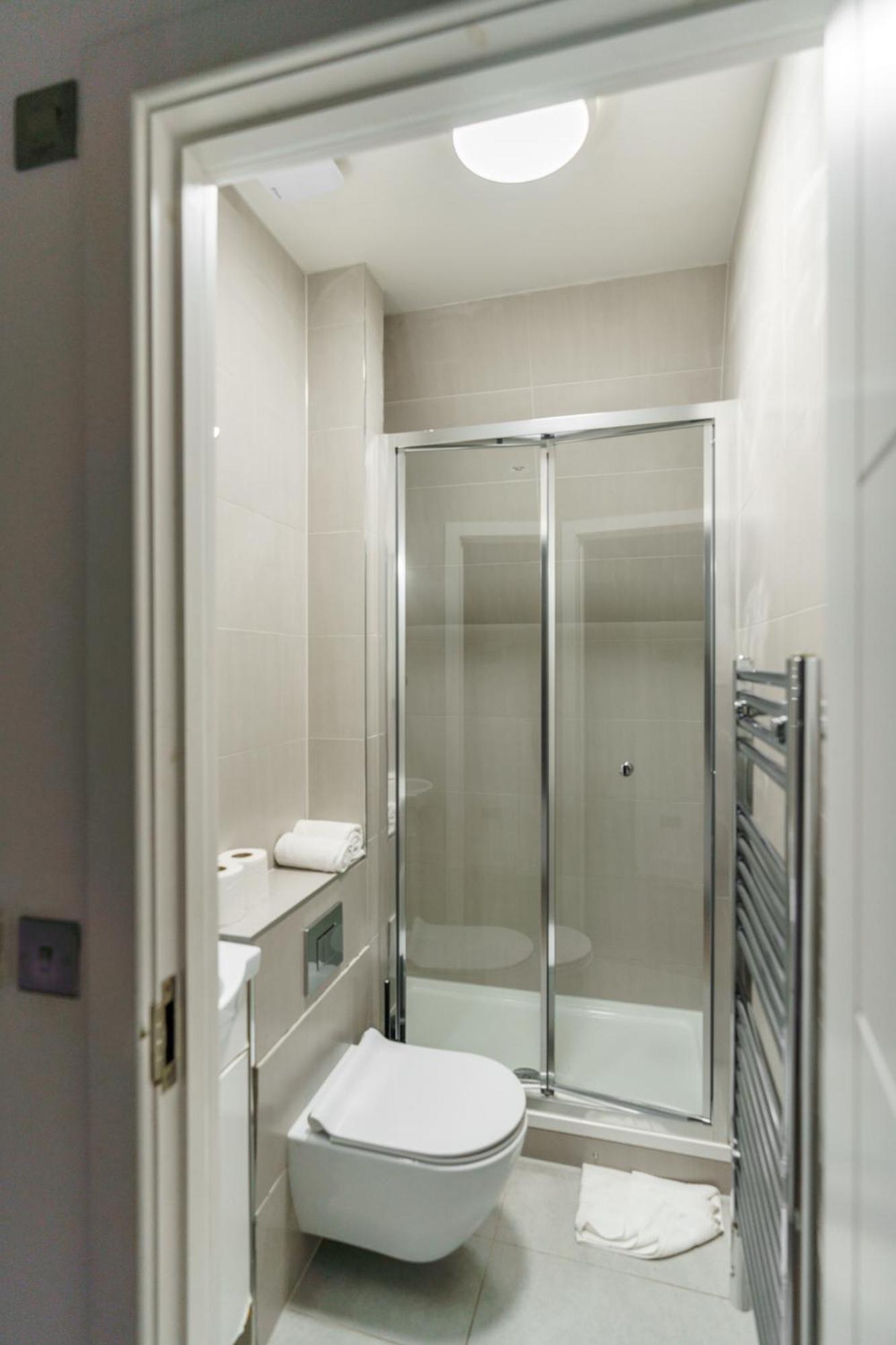 The Kensington High Street Apartment *
