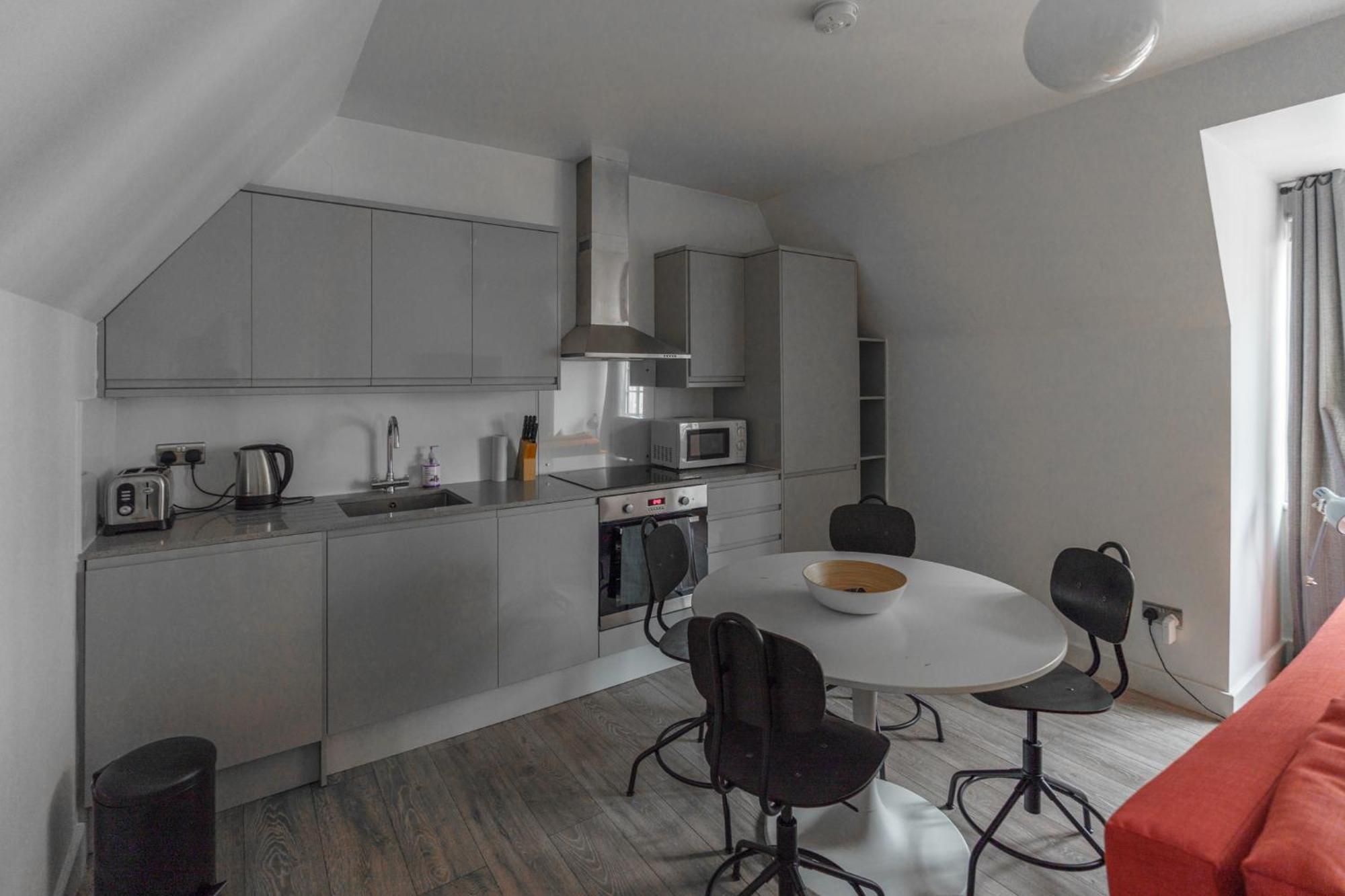 The Kensington High Street Apartment