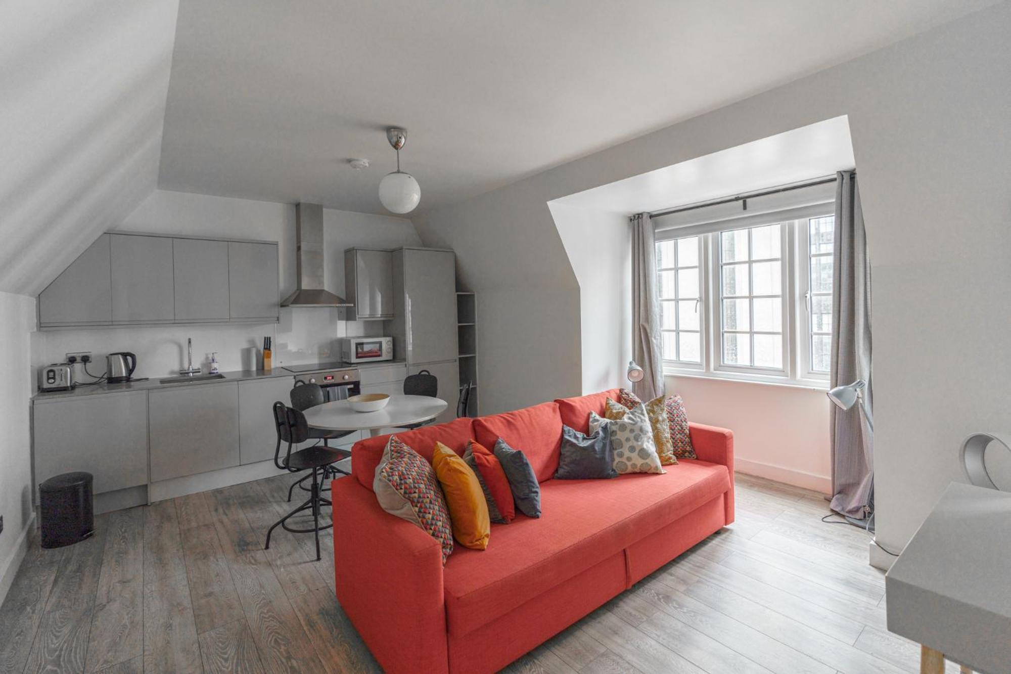 The Kensington High Street Apartment *