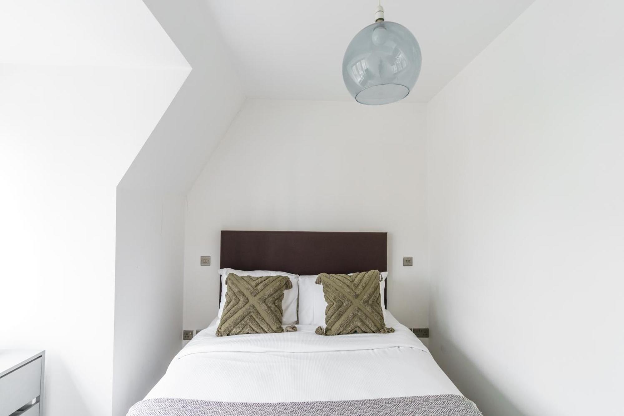The Kensington High Street Apartment *