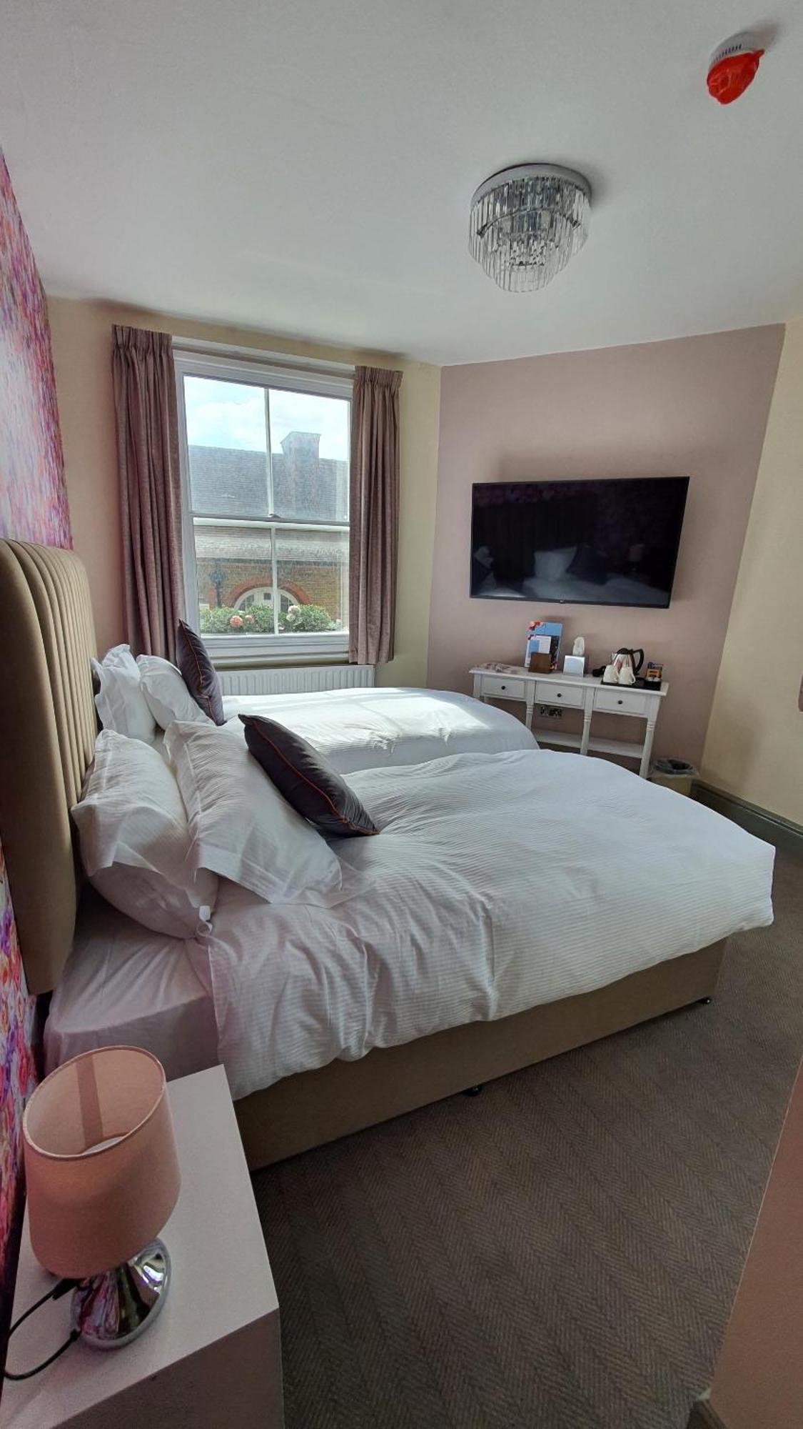 The Griffin Belle Vauxhall Bed & Breakfast 3*