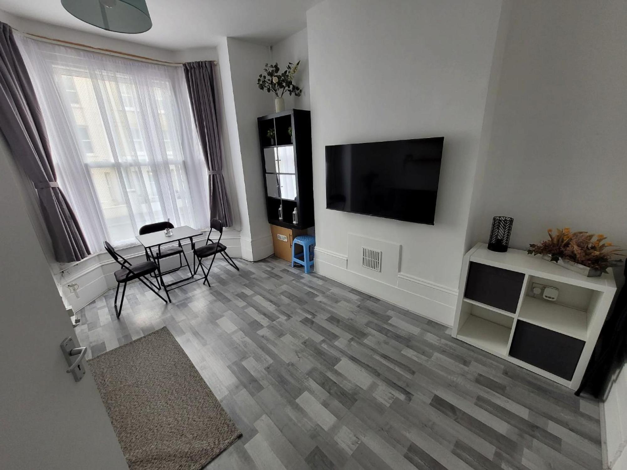 2 Bed Flat In Lambeth Apartment London