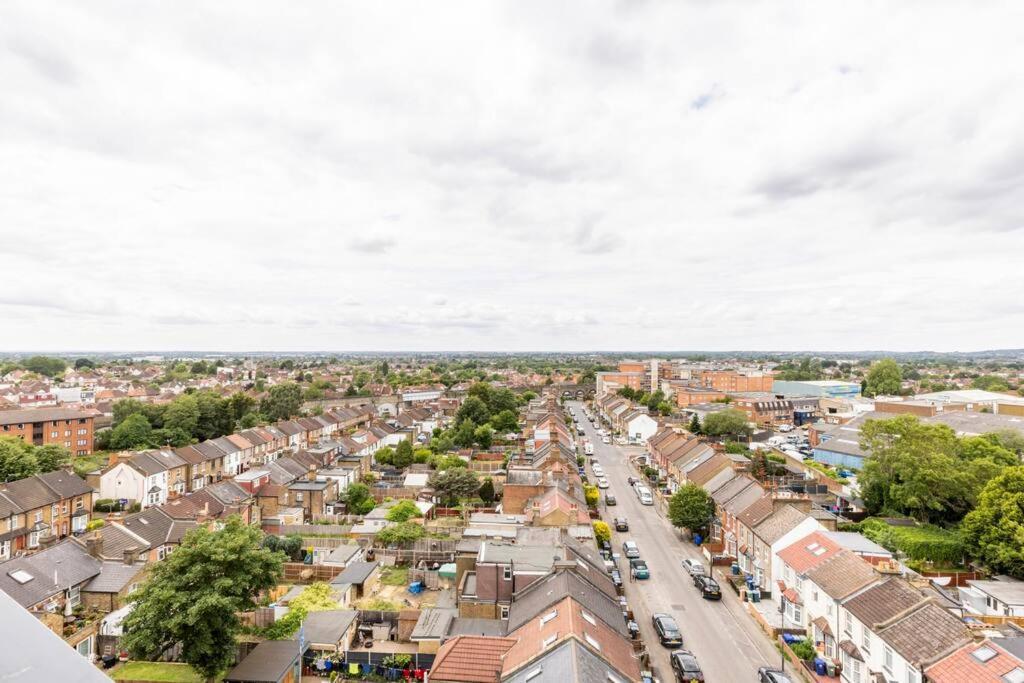 Apartment Stylish & Comfortable Top-floor Flat In Harrow