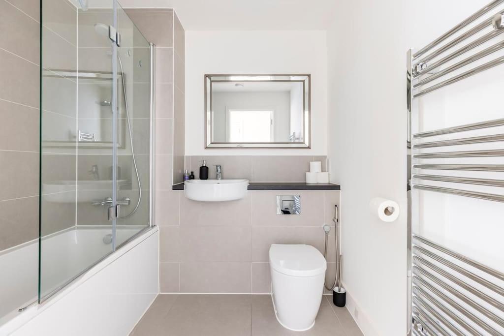 Apartment Stylish & Comfortable Top-floor Flat In Harrow London