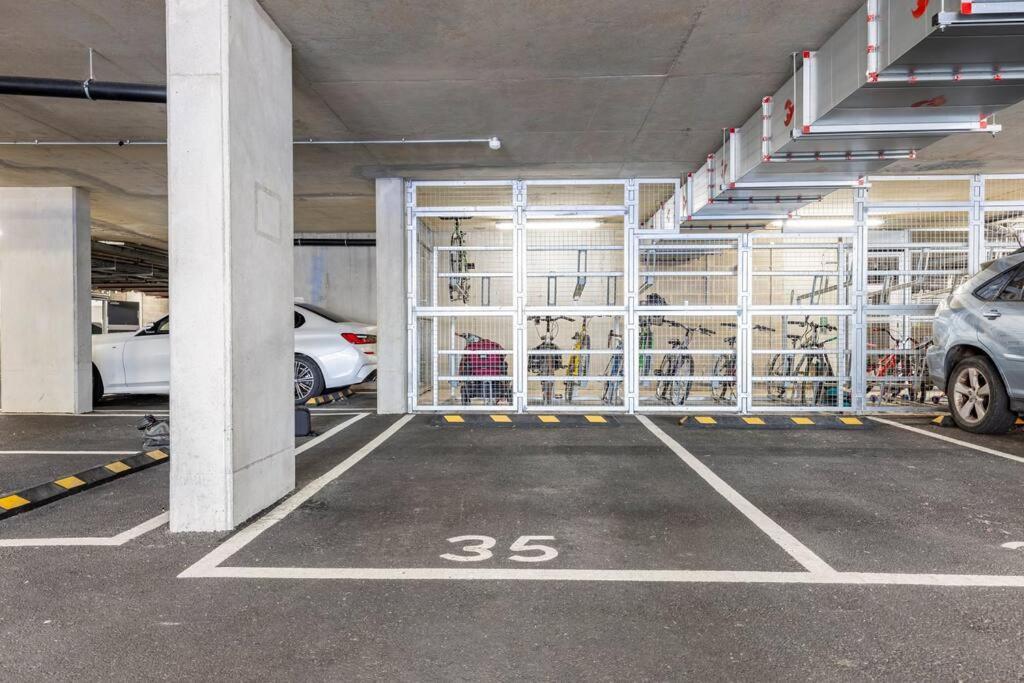 Stylish & Comfortable Top-floor Flat In Harrow * London