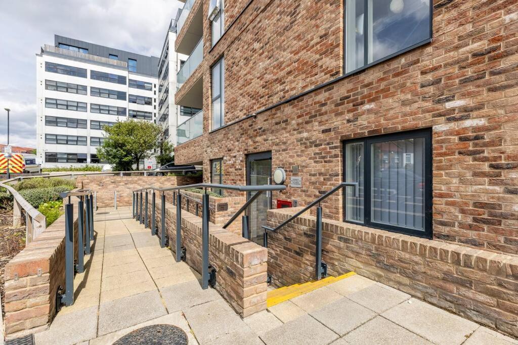 Apartment Stylish & Comfortable Top-floor Flat In Harrow *