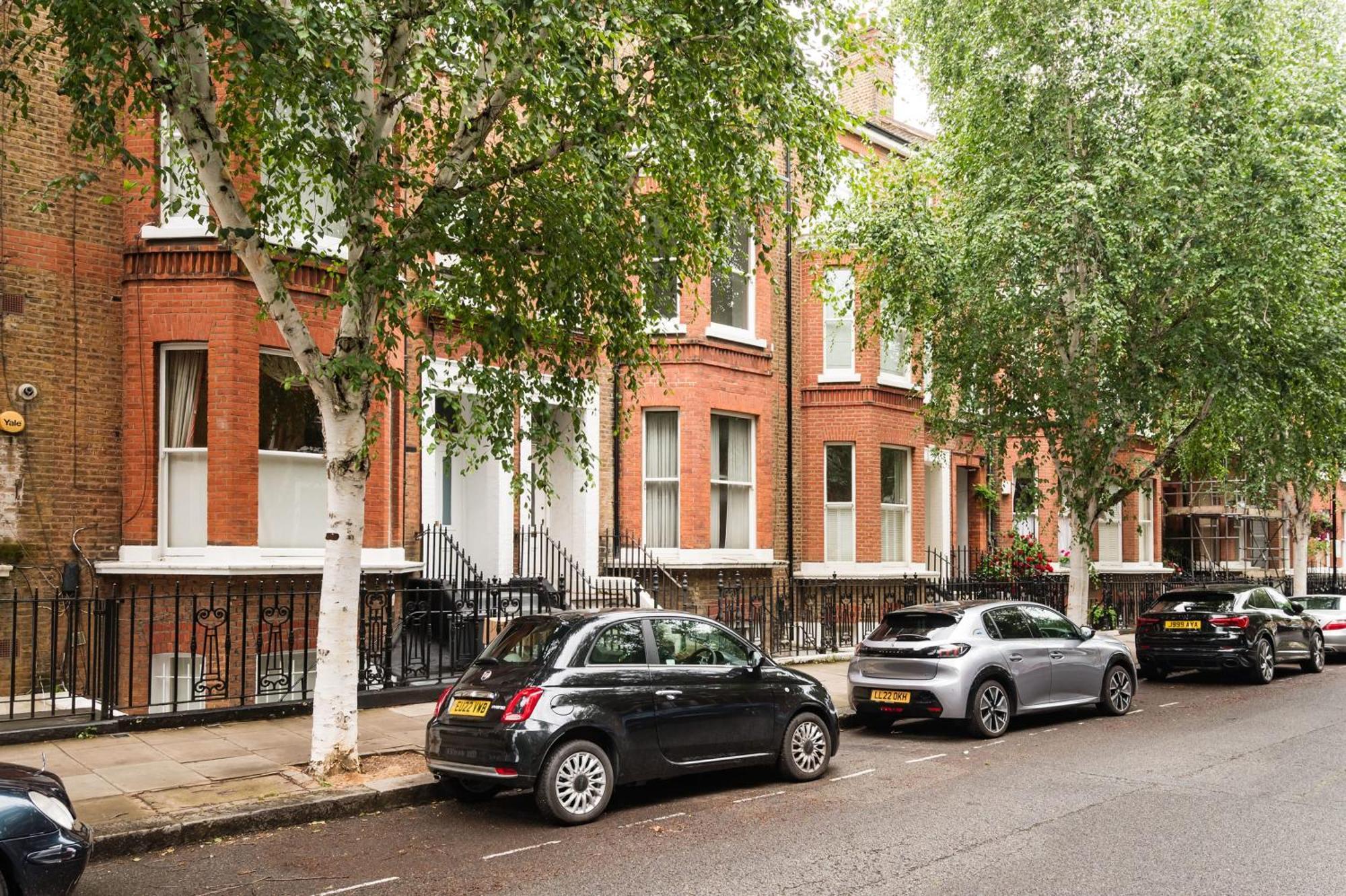 The Luxury 'treehouse' - One Bed Little Venice Londra