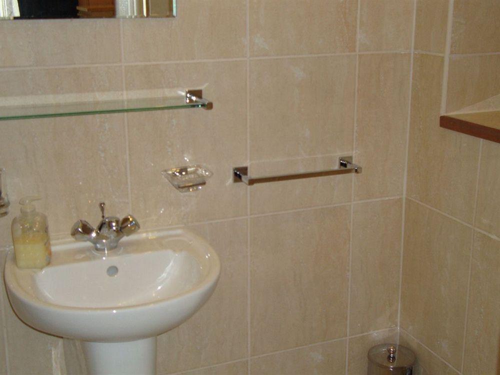 Tony's House Hotell 2*