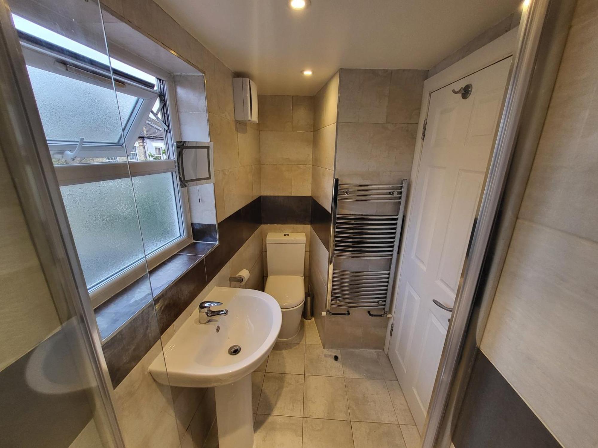 Large 4 Bedroom House In Lejlighed *