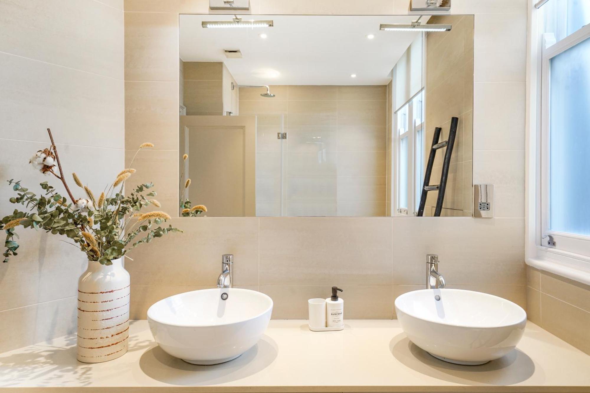 Spacious And Modern 4 Beds In Kensington Appartement