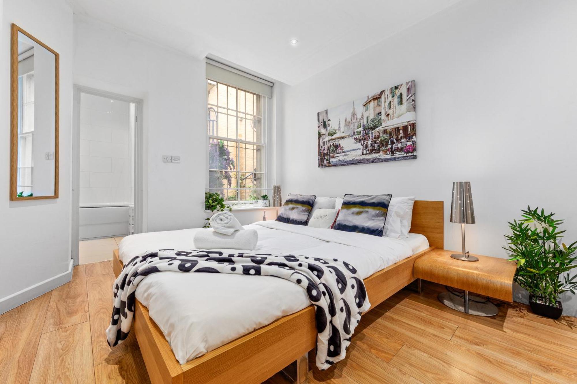 3-bedroom Flat In Sleeps 14 Hy1 Lägenhet *