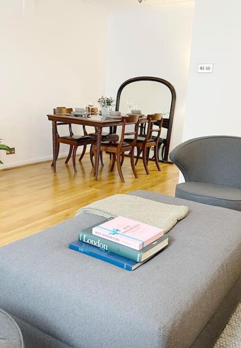 Beautiful Mews, Sleeps 4 *
