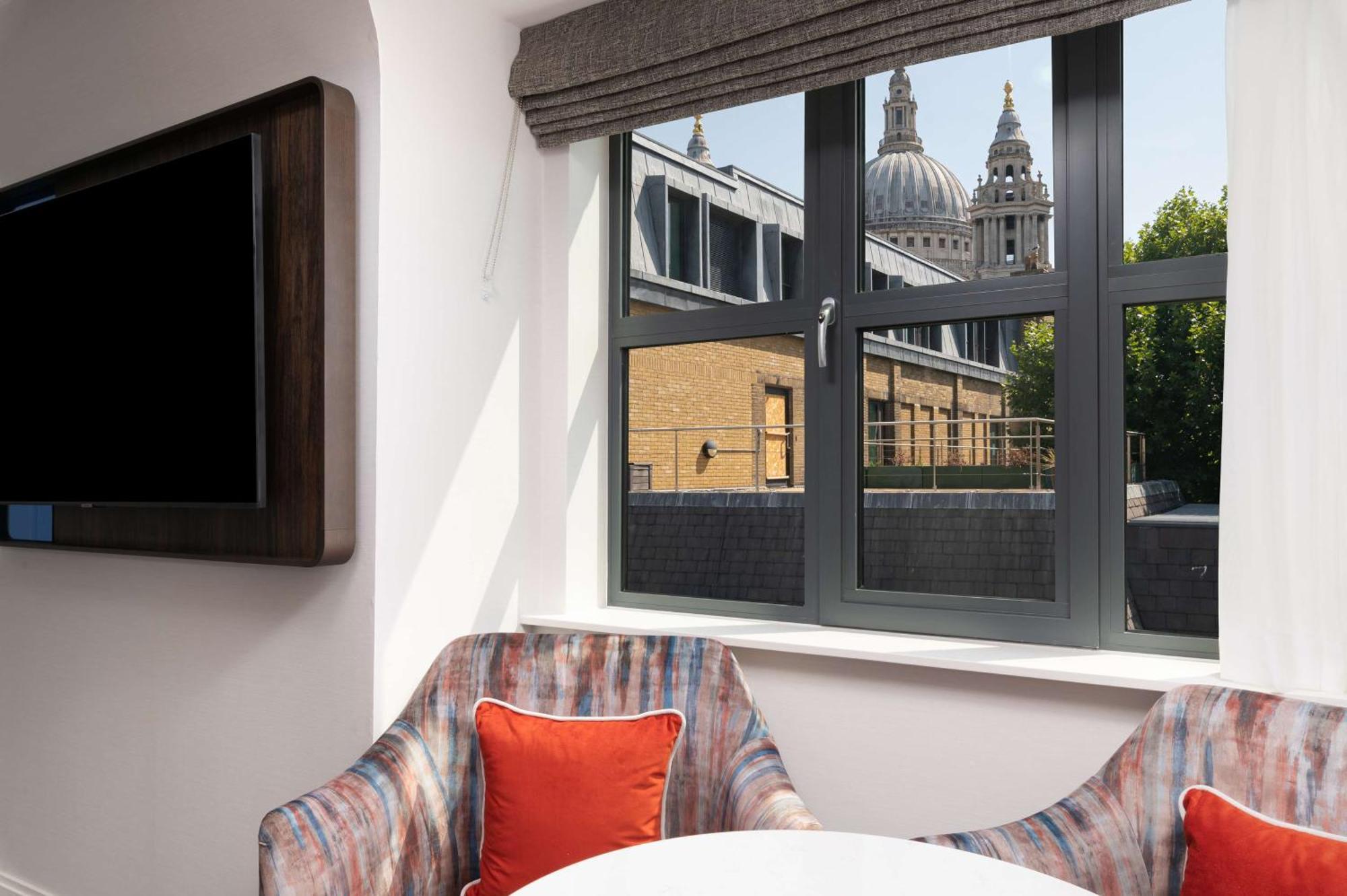 Lost St Pauls London, Curio Collection By Hilton London