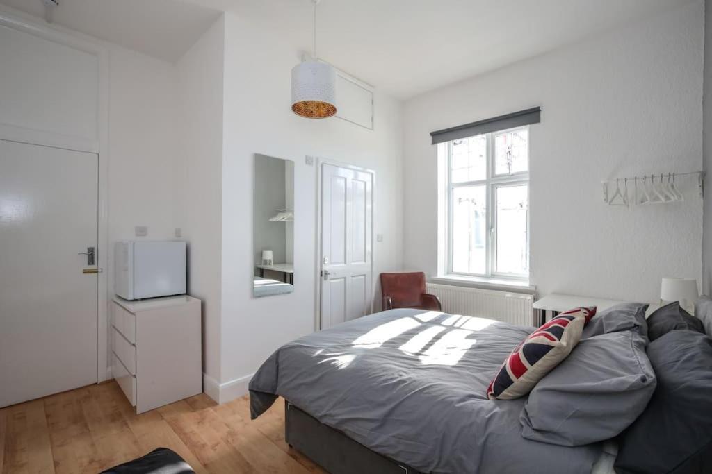 Large Modern Spacious House 6 Bedrooms 5 Bathrooms Feriehus London