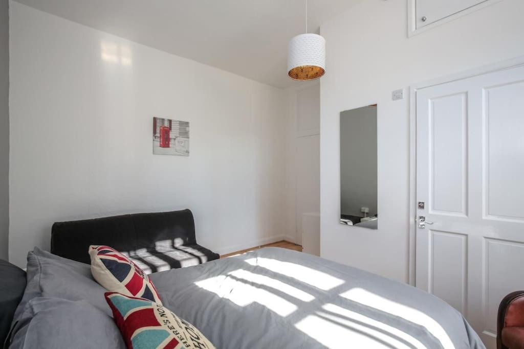 Large Modern Spacious House 6 Bedrooms 5 Bathrooms * Londen