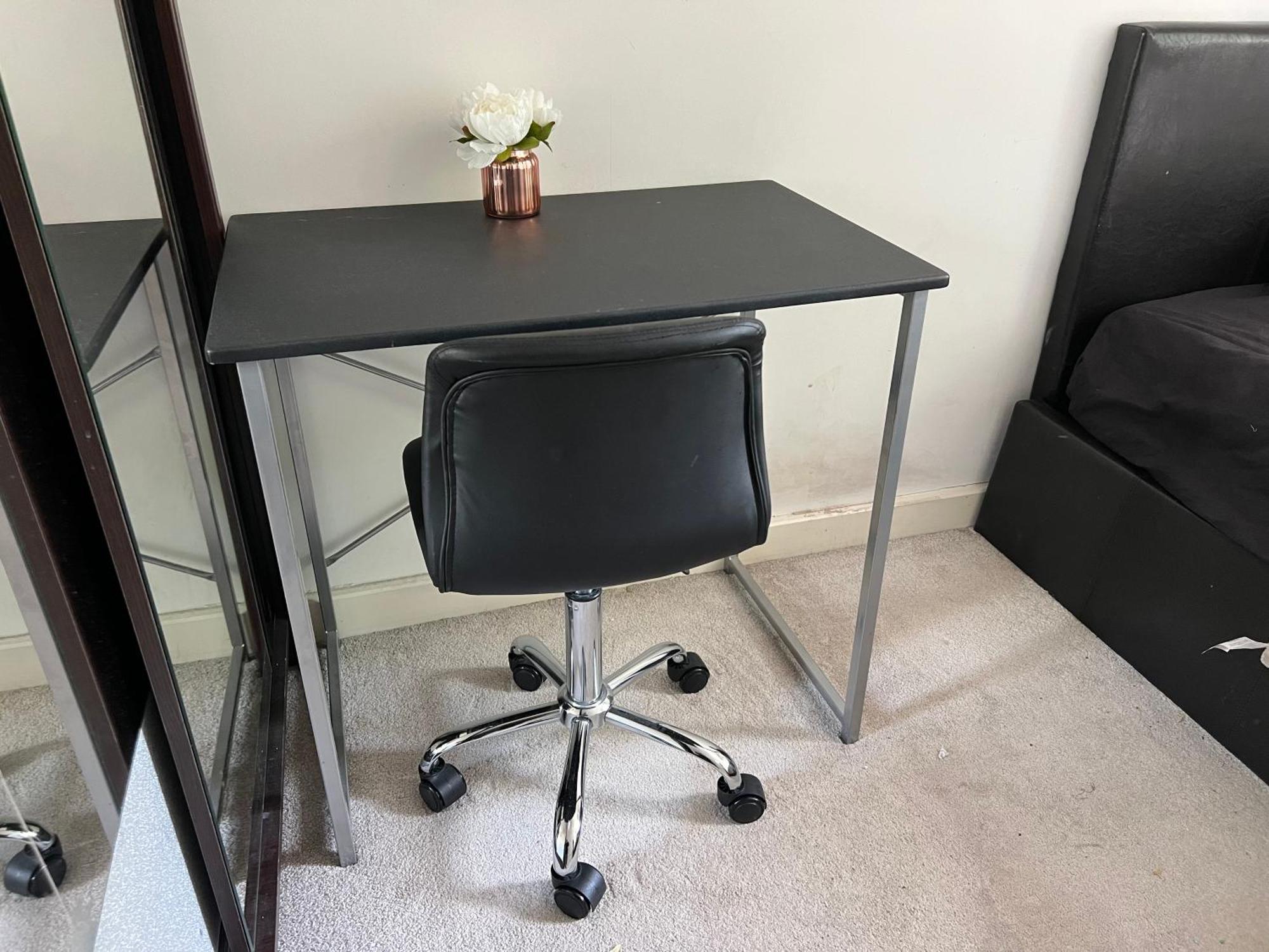 Feriehus Newly Refurbished - Entire 4 Bedroom Private House With Kitchen, Living & Private Garden - 1 Cape House London, Within 30 Mins From London, Bridge & Canary Wharf *