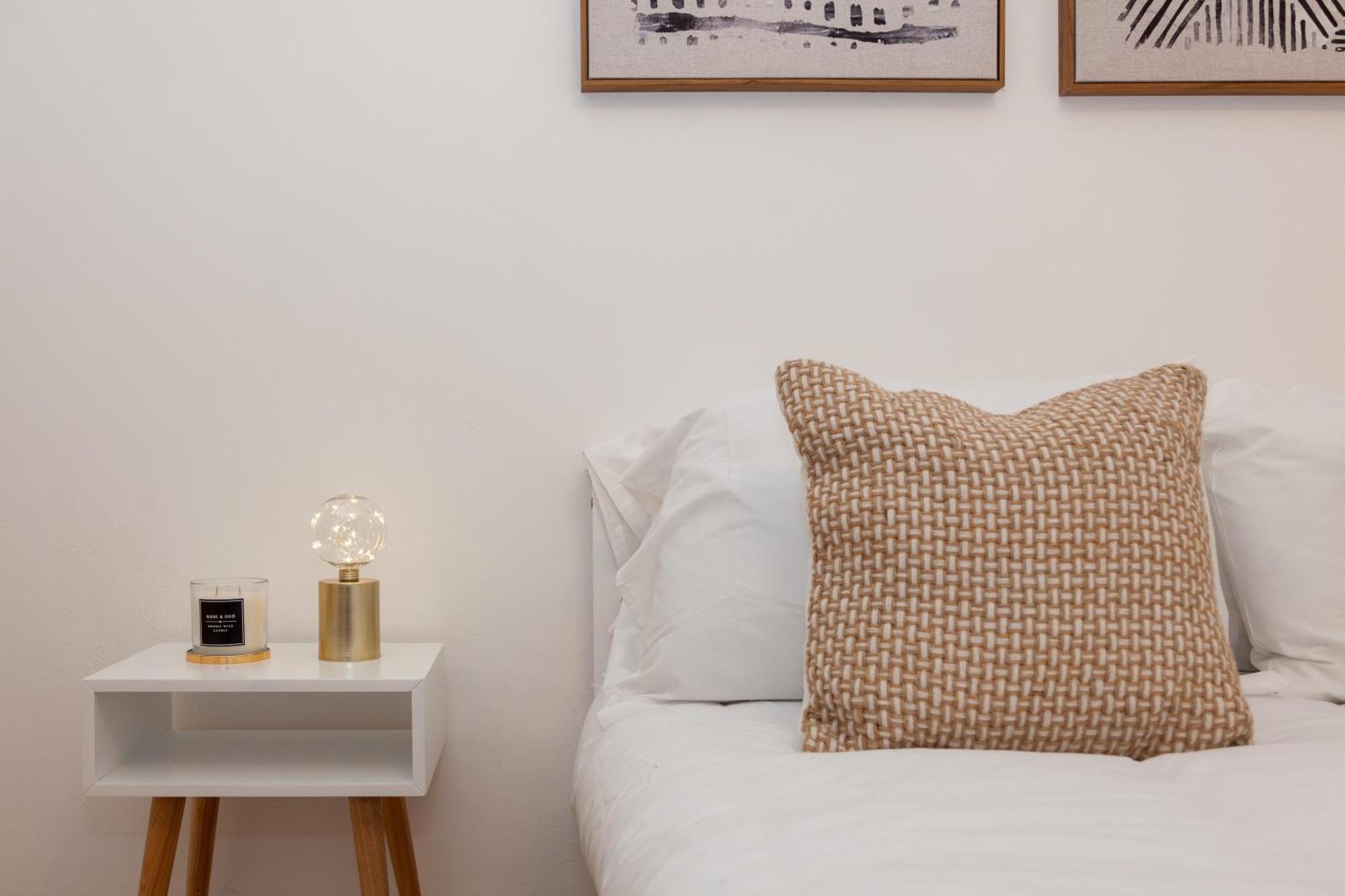 Kensington Luxury Flat With Patio * Londra