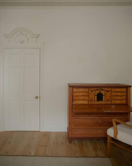 Apartment Chic In Londons Core