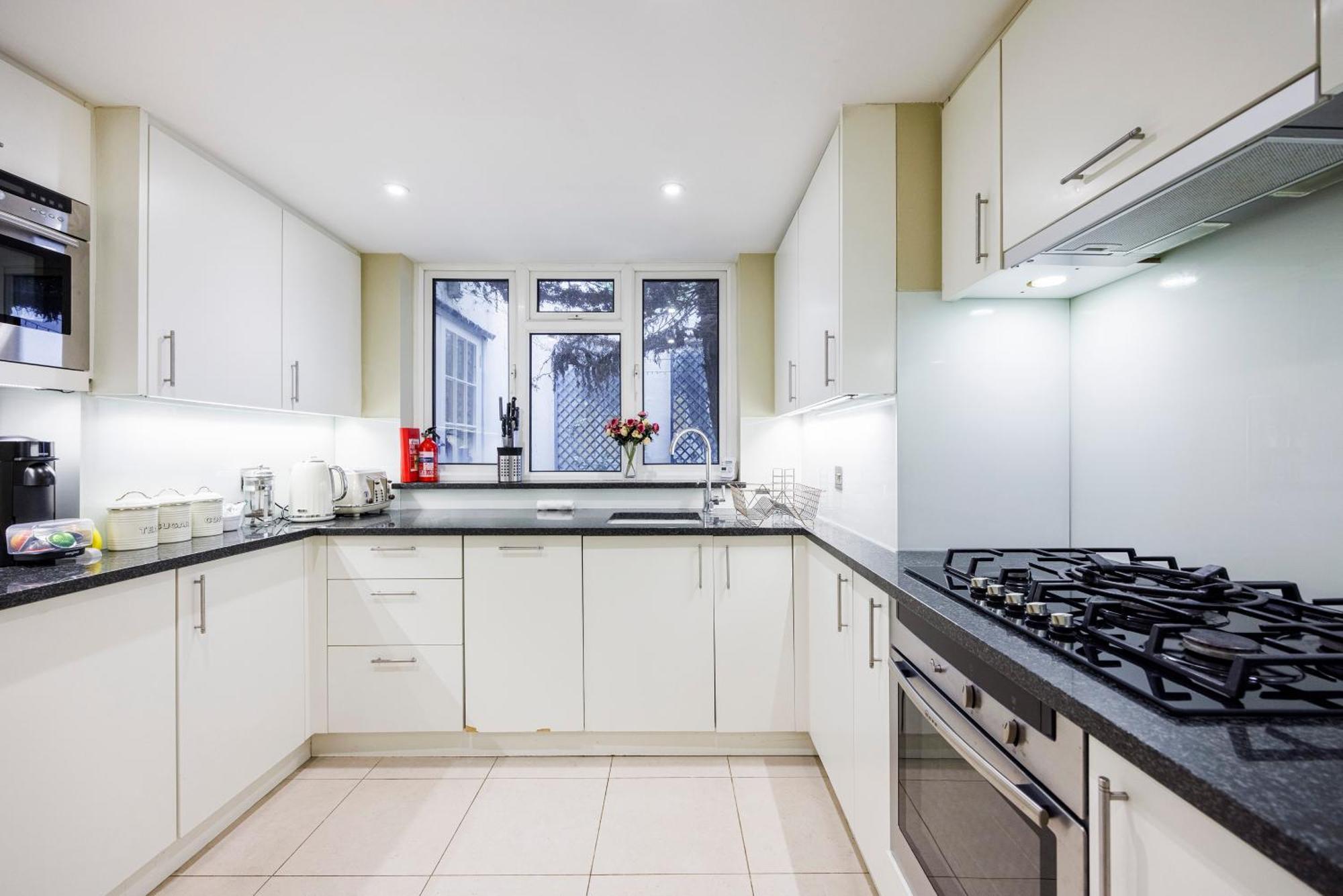 Hyde Park Hideaway Sleeps 6 *