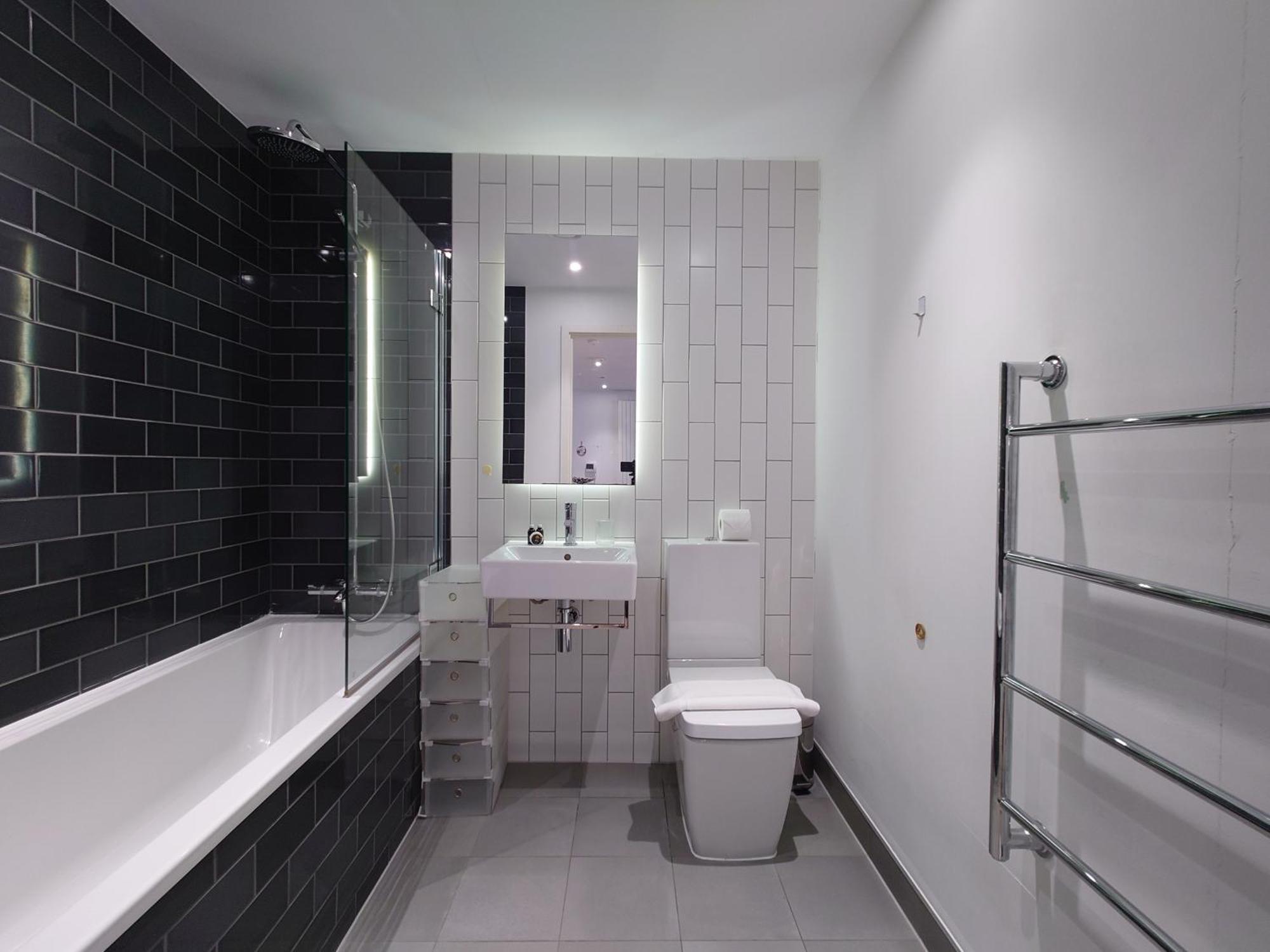 Fully Serviced One Bed In Royal Wharf London