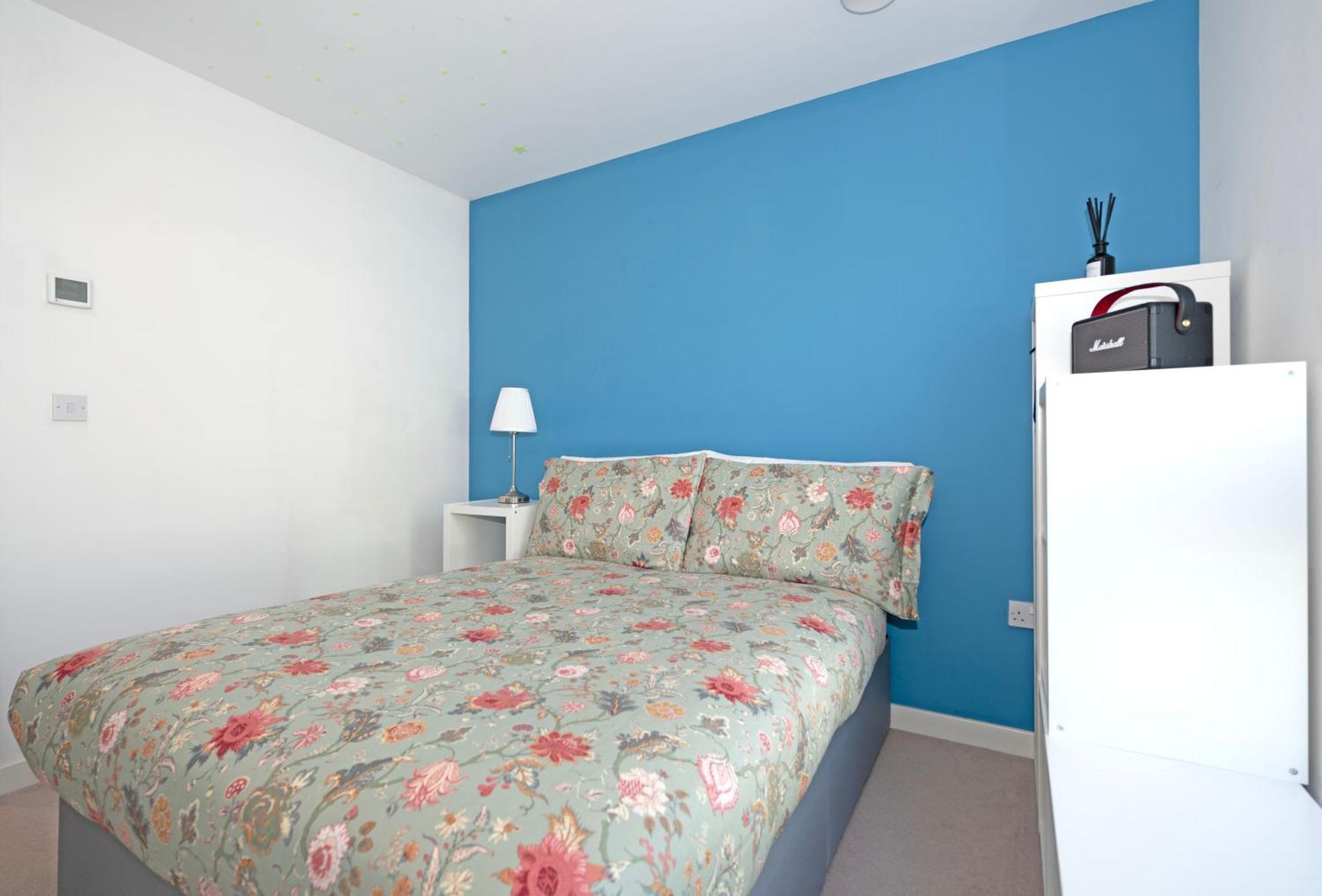 Grand Apartments Kew Gardens Apartment *