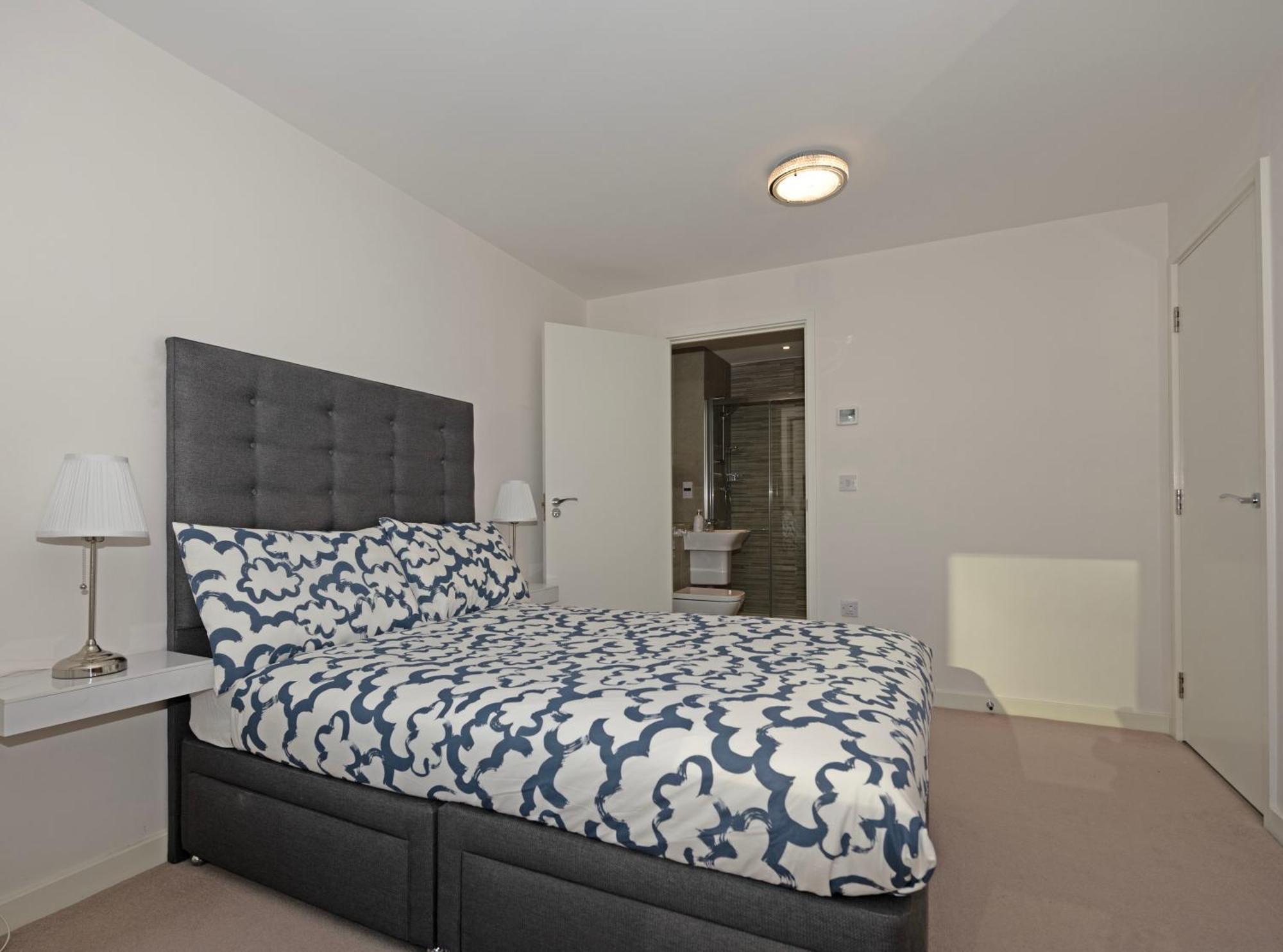 Grand Apartments Kew Gardens Apartment London