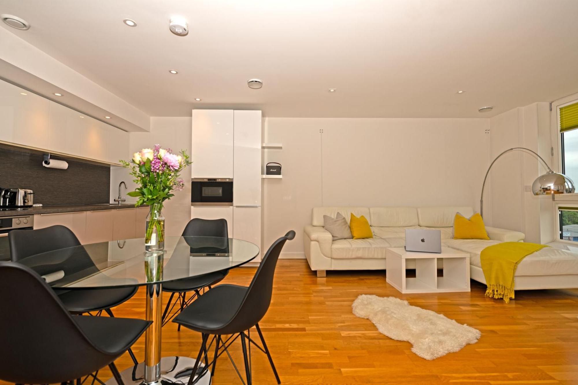 Grand Apartments Kew Gardens London
