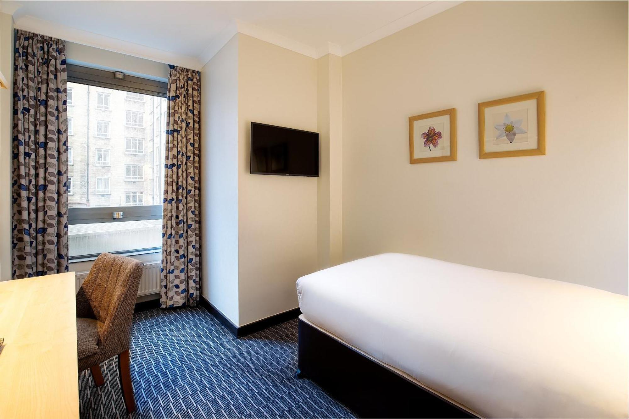 Royal National Hotell 3*