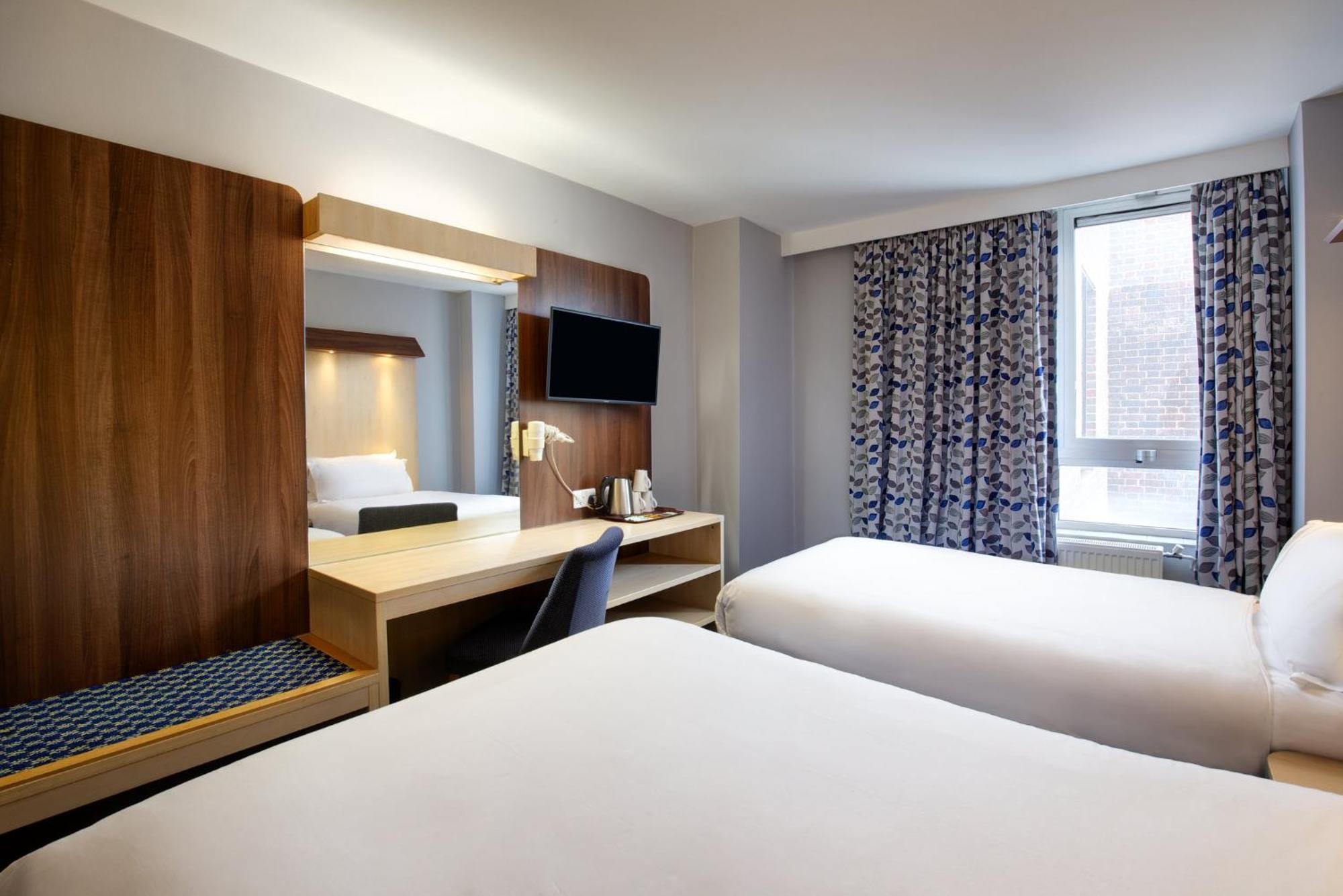 Royal National Hotell 3*