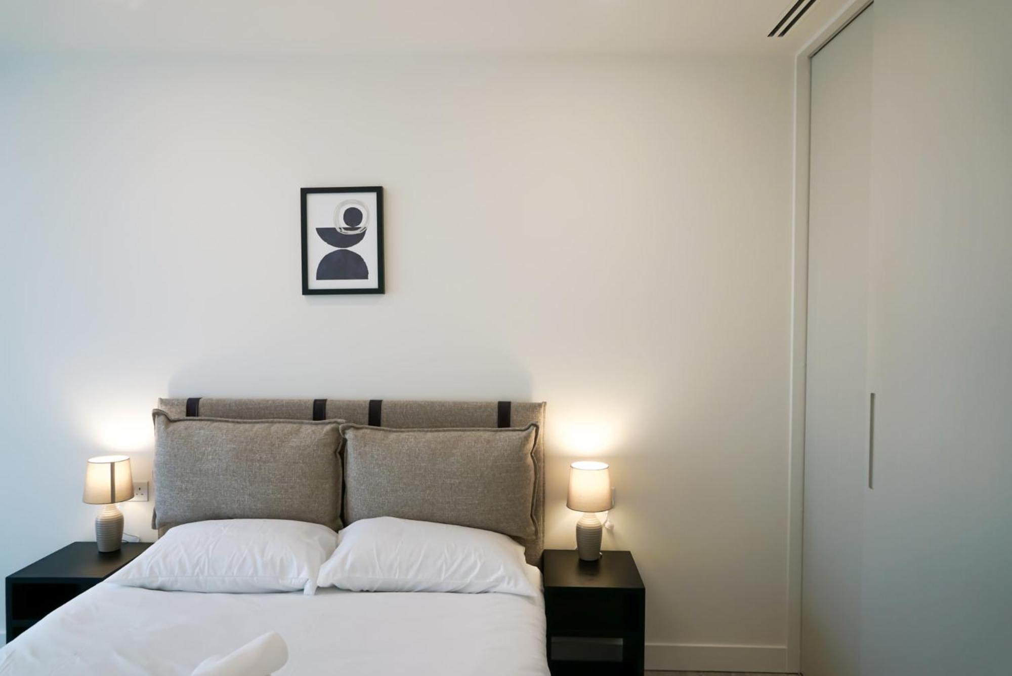 One And Two Bedroom At Coppermaker Square In Lively Stratford Aparthotel *