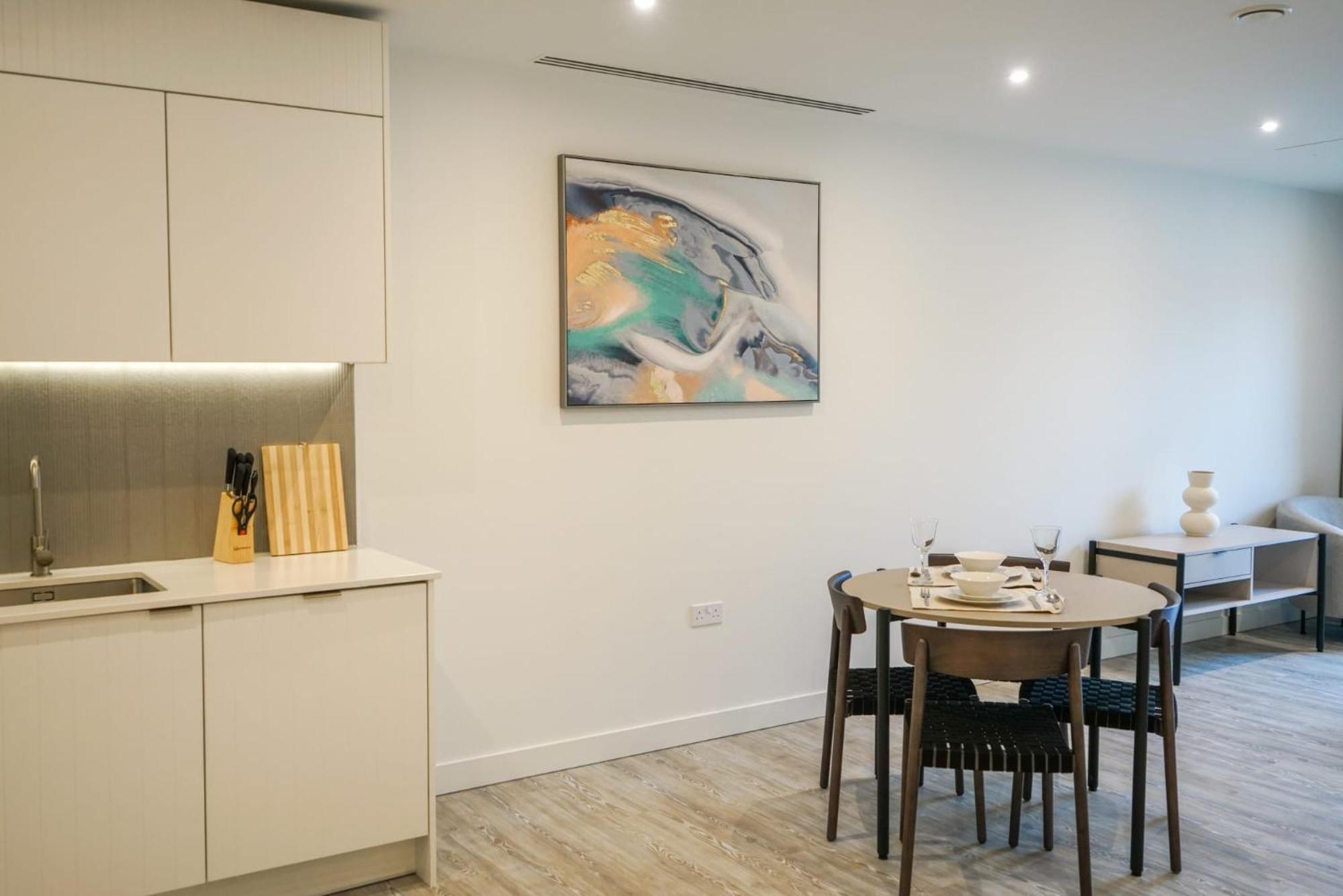 Aparthotel One And Two Bedroom At Coppermaker Square In Lively Stratford *