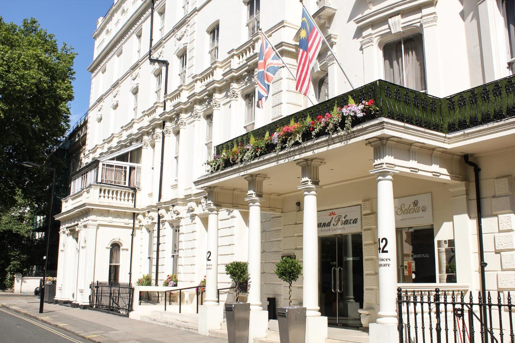 Grand Plaza Serviced Aparthotel 4*