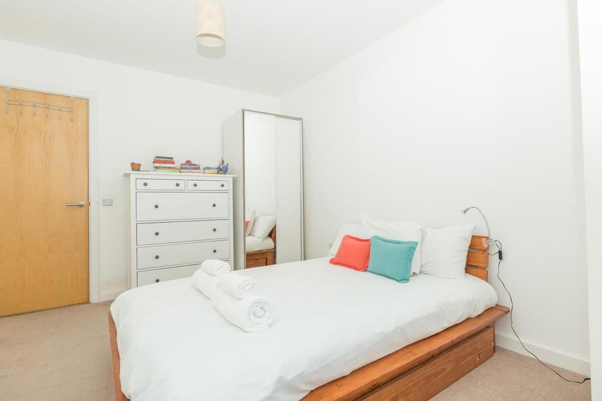 2 Bedroom East With Amazing Views Londra