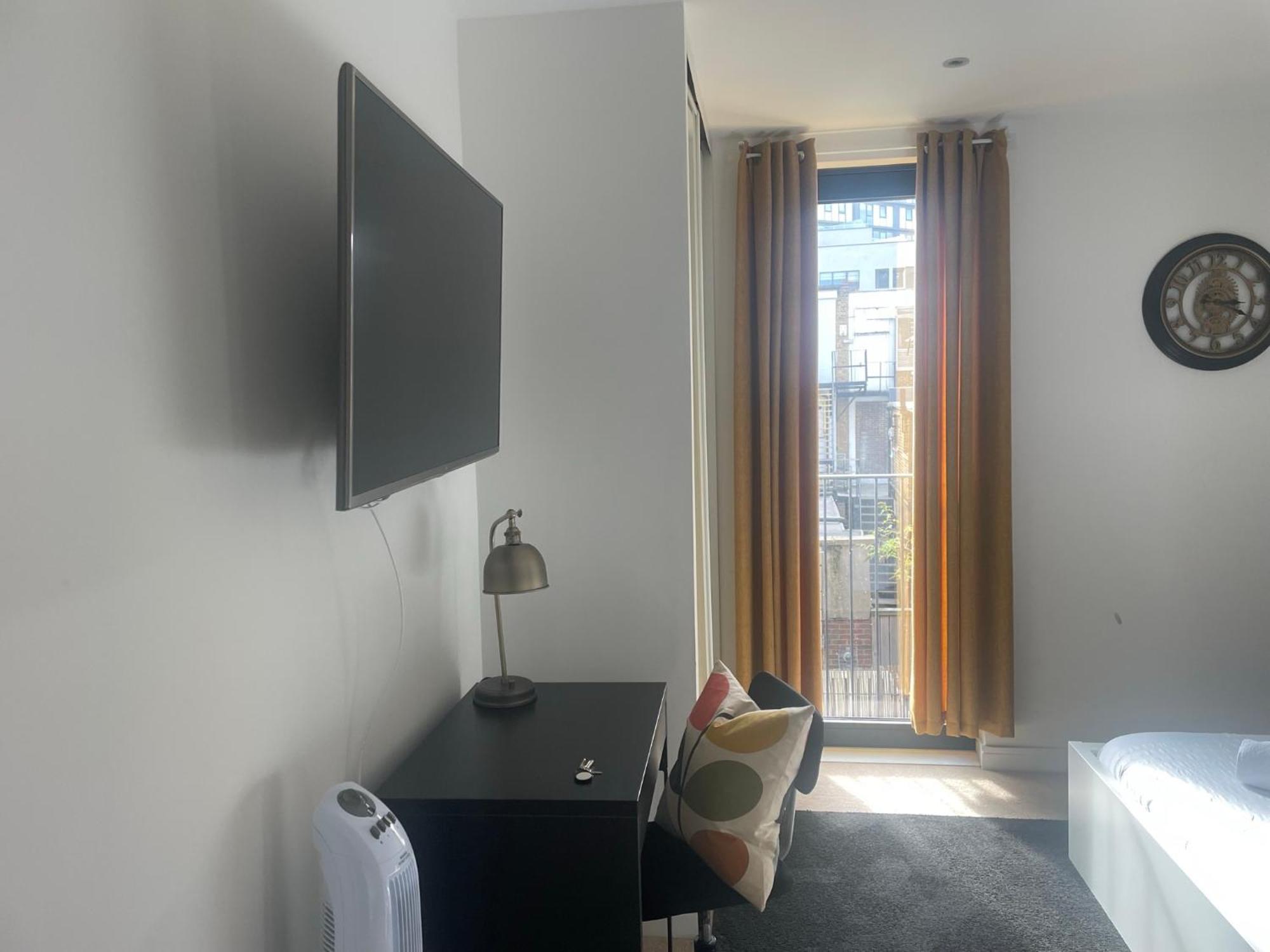 Modern En-suite And Self Catering In