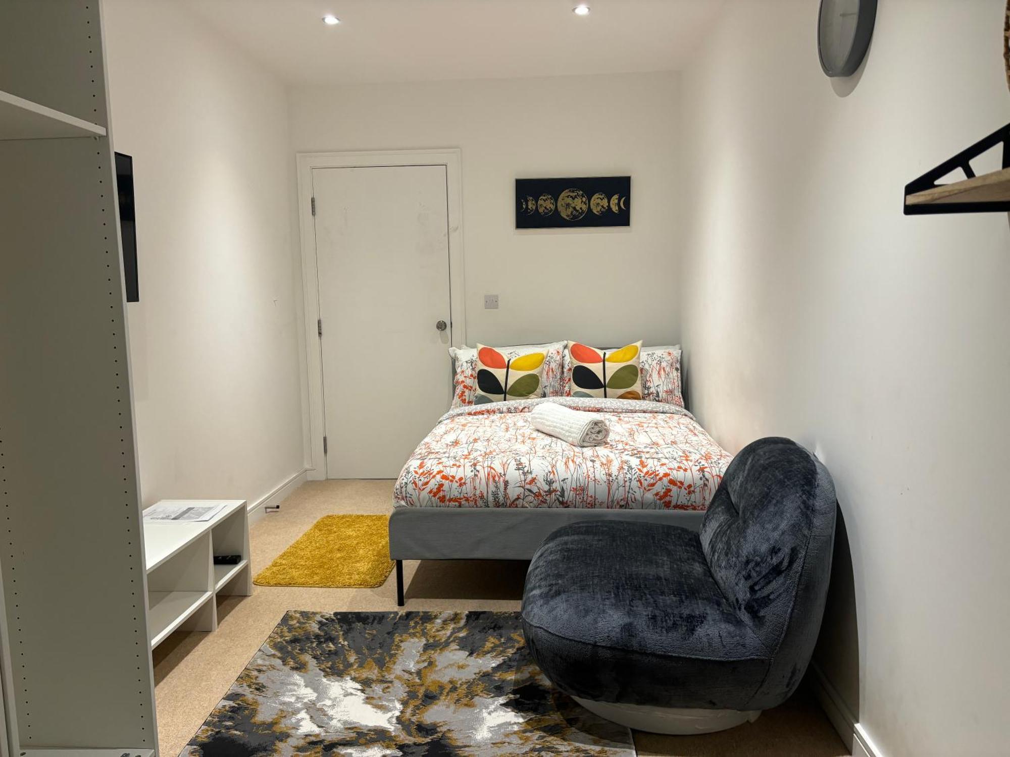 Double With Shares Bathroom * Londres