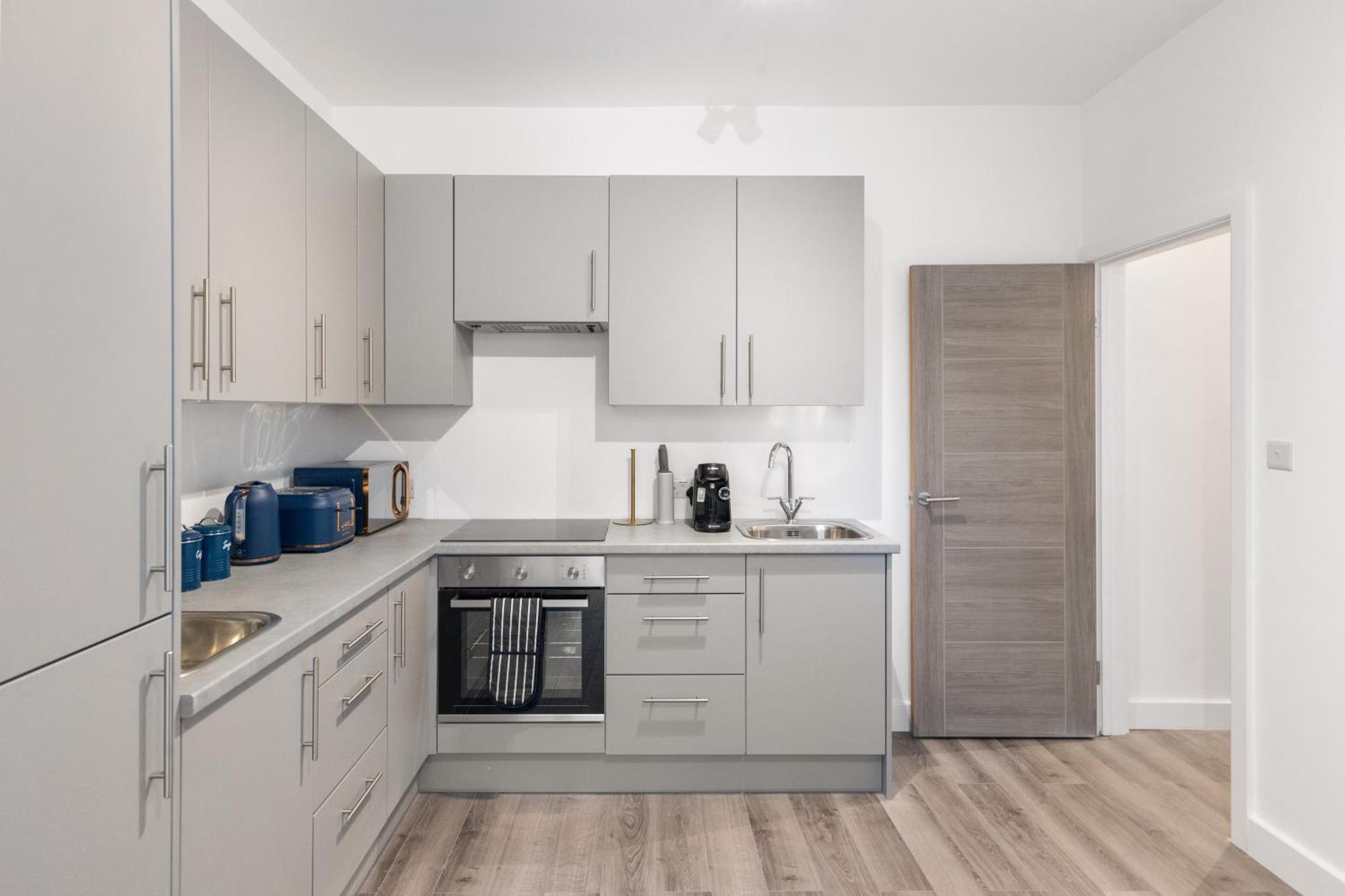 Modern 2 Bedroom 3 Min Walk To Tube Station Apartment *